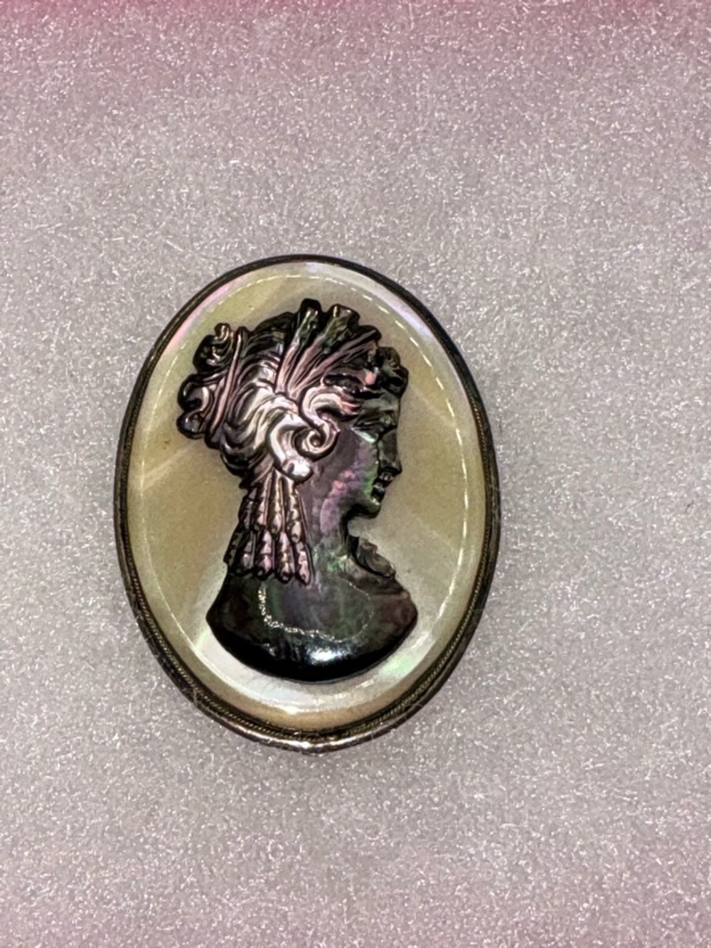 Vintage Mother of Pearl Cameo Pendant Necklace - Picture 6 of 8